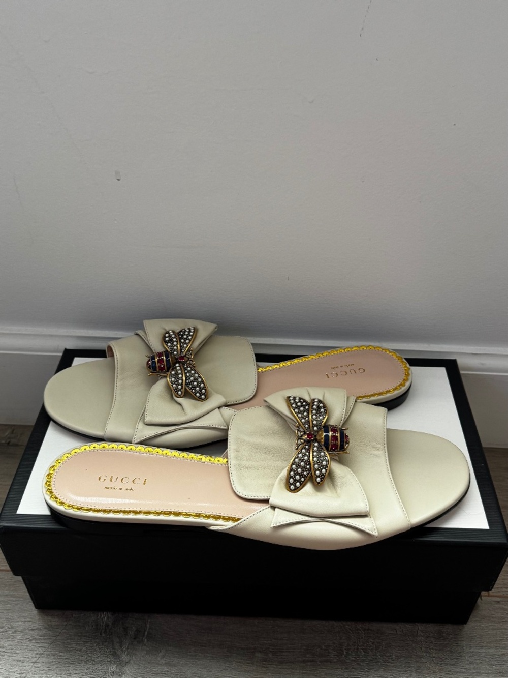 Gucci Bee Bow Slide Sandals – Size 41